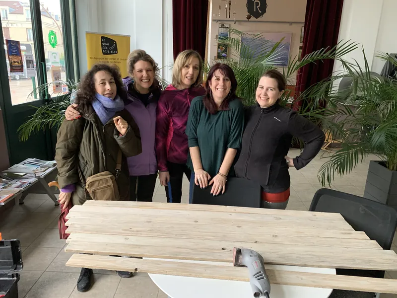 Un groupe de participants et de bénévoles So’Créatives